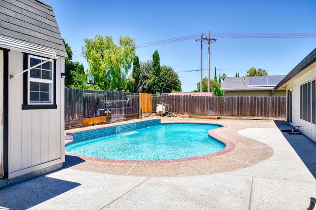 1059 Souza Blvd, Manteca, CA 95336