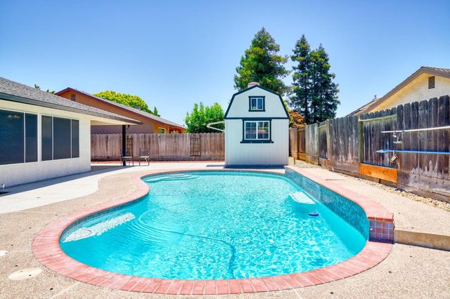 1059 Souza Blvd, Manteca, CA 95336