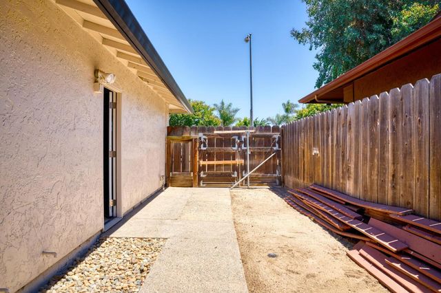 1059 Souza Blvd, Manteca, CA 95336