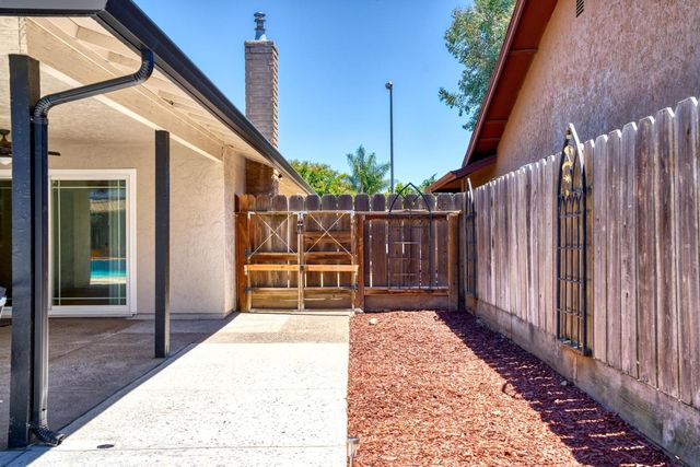 1059 Souza Blvd, Manteca, CA 95336
