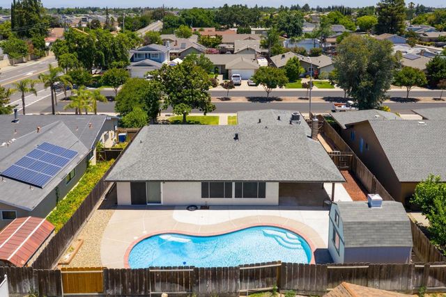 1059 Souza Blvd, Manteca, CA 95336
