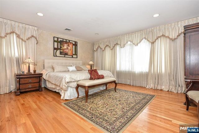 53 Lockwood Drive, Waldwick, NJ 07463