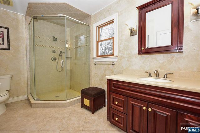 53 Lockwood Drive, Waldwick, NJ 07463