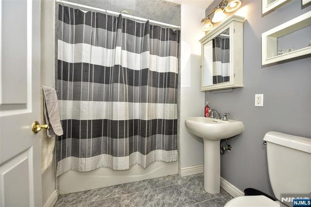 53 Lockwood Drive, Waldwick, NJ 07463