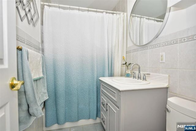 53 Lockwood Drive, Waldwick, NJ 07463