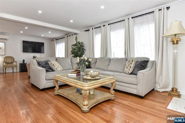 53 Lockwood Drive, Waldwick, NJ 07463