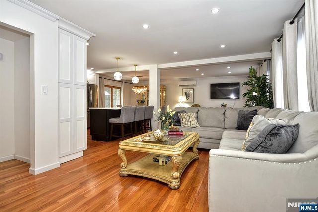 53 Lockwood Drive, Waldwick, NJ 07463