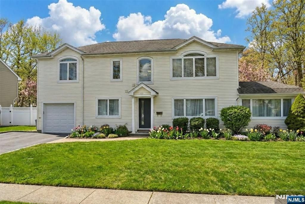 53 Lockwood Drive, Waldwick, NJ 07463