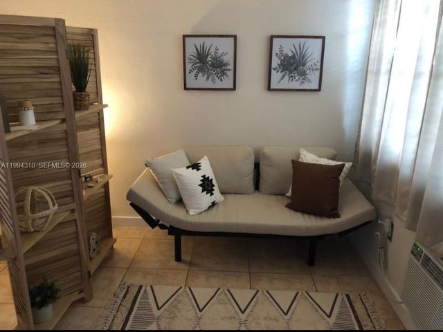 620 76th St 11, Miami Beach, FL 33141