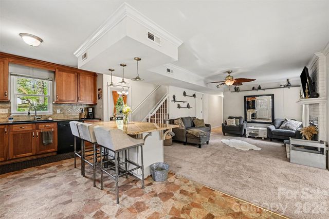 7729 Winterset Drive, Charlotte, NC 28270