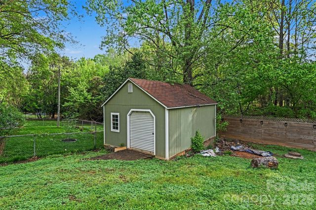 7729 Winterset Drive, Charlotte, NC 28270