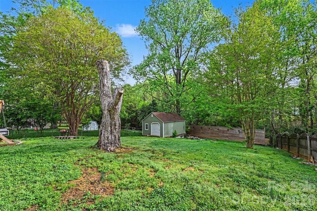 7729 Winterset Drive, Charlotte, NC 28270