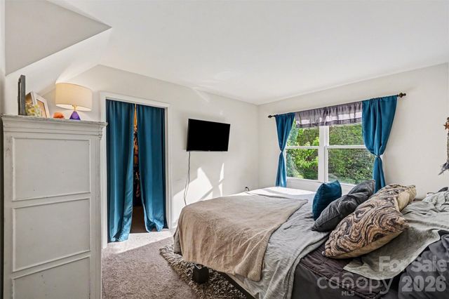 7729 Winterset Drive, Charlotte, NC 28270