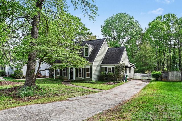 7729 Winterset Drive, Charlotte, NC 28270