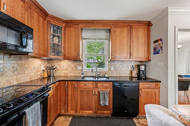 7729 Winterset Drive, Charlotte, NC 28270