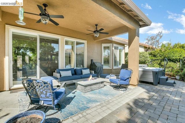 972 Centennial Dr, Brentwood, CA 94513