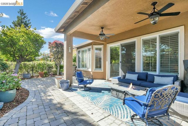 972 Centennial Dr, Brentwood, CA 94513