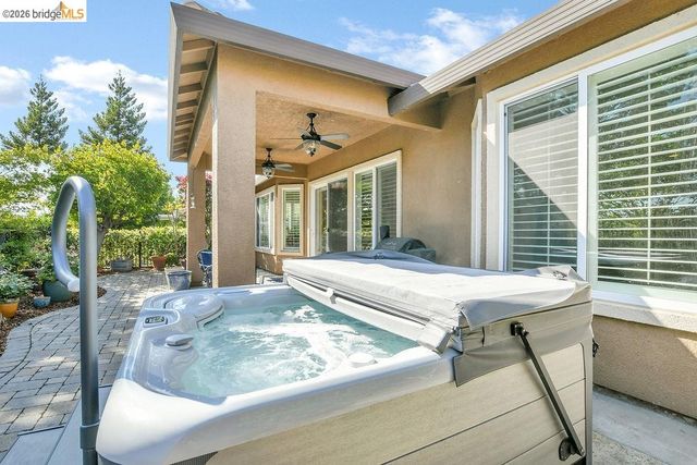 972 Centennial Dr, Brentwood, CA 94513
