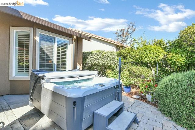 972 Centennial Dr, Brentwood, CA 94513