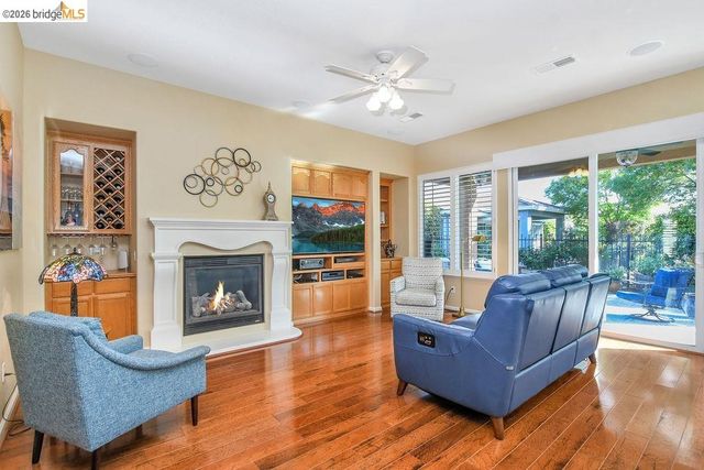 972 Centennial Dr, Brentwood, CA 94513