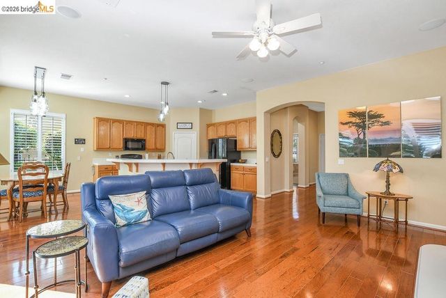 972 Centennial Dr, Brentwood, CA 94513