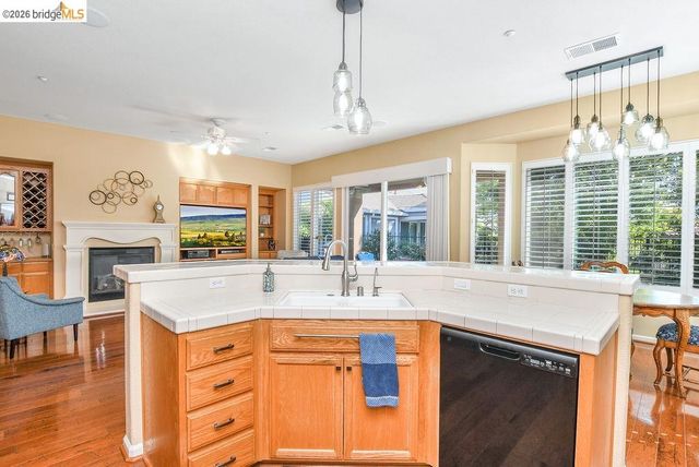 972 Centennial Dr, Brentwood, CA 94513