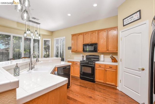 972 Centennial Dr, Brentwood, CA 94513
