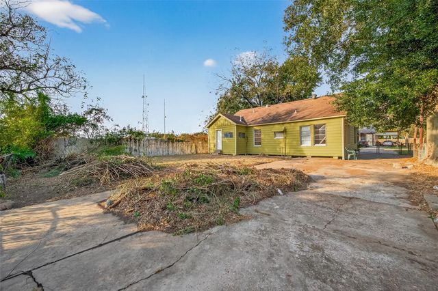 415 Pearl Street, Baytown, TX 77520