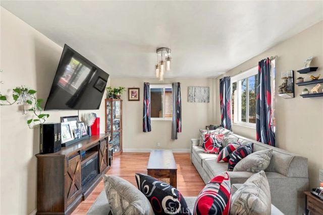 215 76th Place, Los Angeles, CA 90003