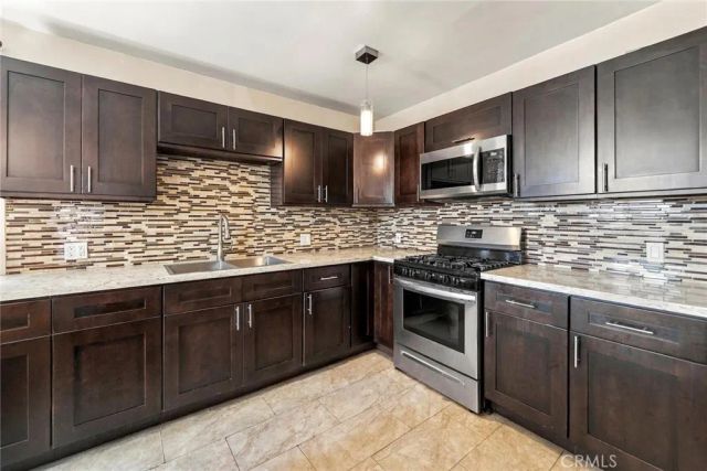 215 76th Place, Los Angeles, CA 90003