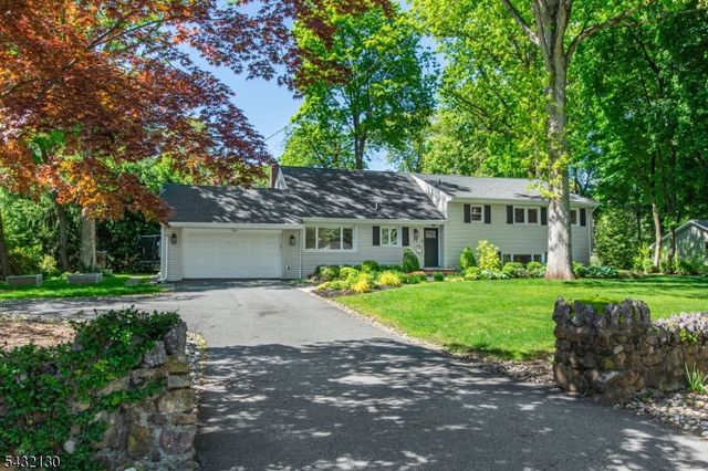 77 Hanover Rd, Mountain Lakes Boro, NJ 07046