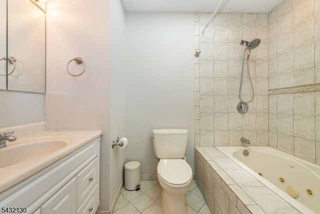 77 Hanover Rd, Mountain Lakes Boro, NJ 07046