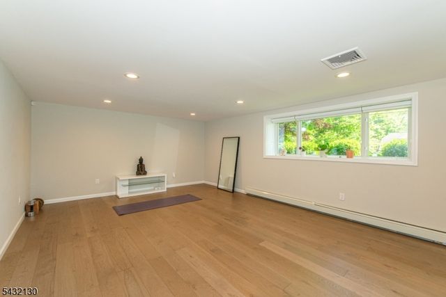 77 Hanover Rd, Mountain Lakes Boro, NJ 07046
