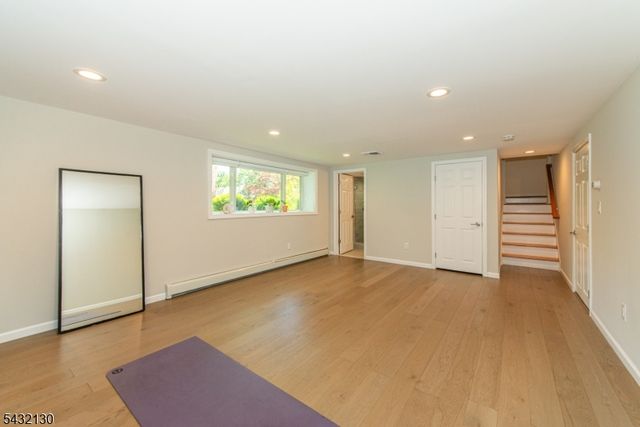 77 Hanover Rd, Mountain Lakes Boro, NJ 07046