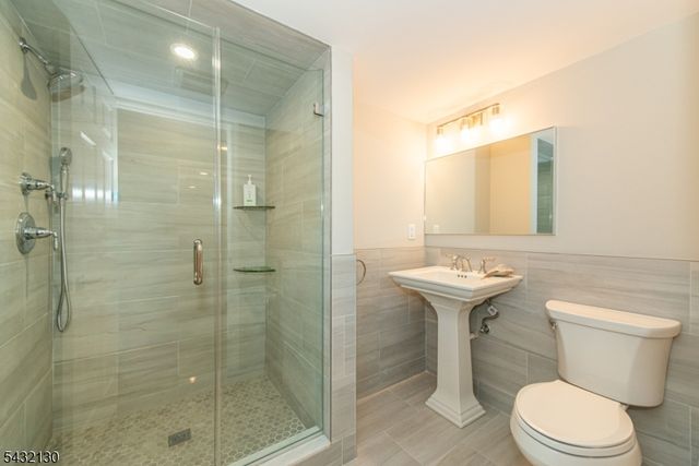 77 Hanover Rd, Mountain Lakes Boro, NJ 07046