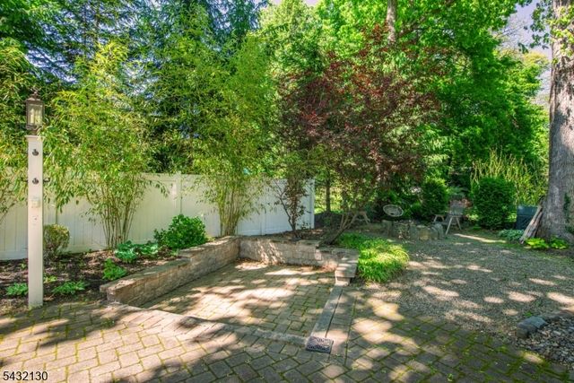 77 Hanover Rd, Mountain Lakes Boro, NJ 07046