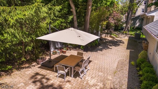 77 Hanover Rd, Mountain Lakes Boro, NJ 07046