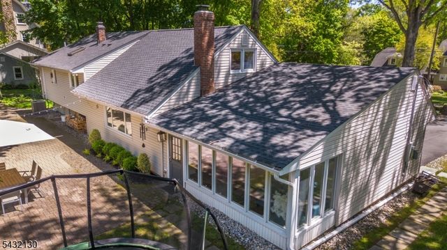 77 Hanover Rd, Mountain Lakes Boro, NJ 07046