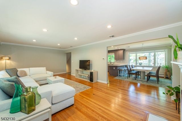 77 Hanover Rd, Mountain Lakes Boro, NJ 07046