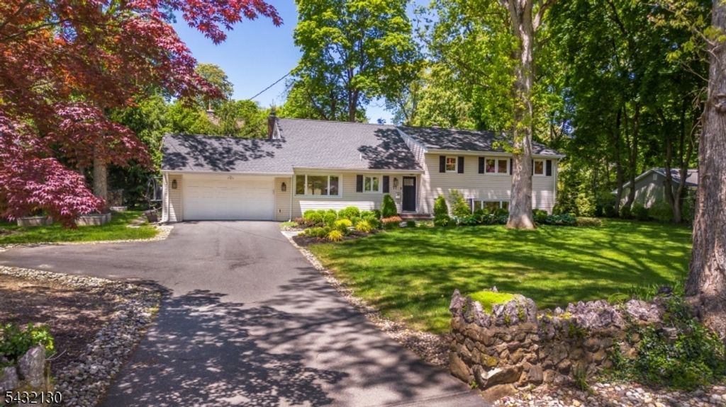 77 Hanover Rd, Mountain Lakes Boro, NJ 07046