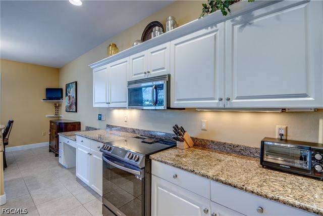 2120 SW 8th PL, Cape Coral, FL 33991