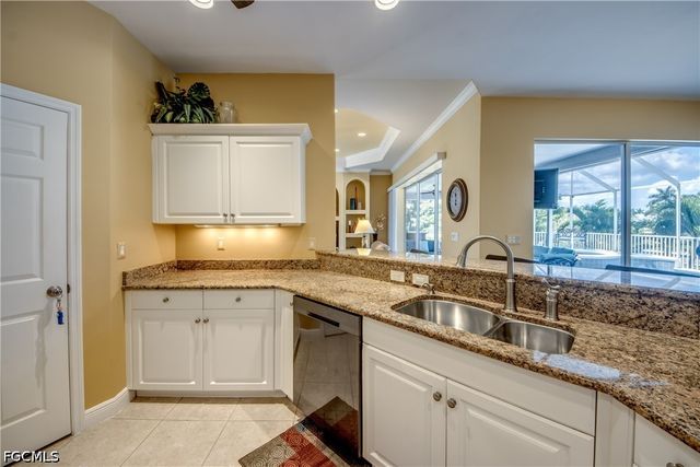 2120 SW 8th PL, Cape Coral, FL 33991