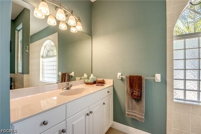 2120 SW 8th PL, Cape Coral, FL 33991