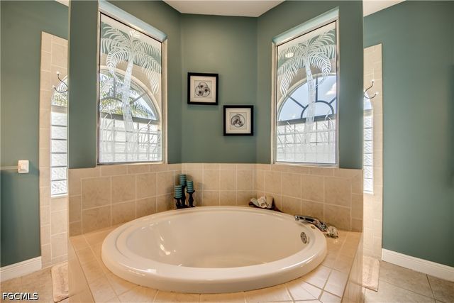 2120 SW 8th PL, Cape Coral, FL 33991