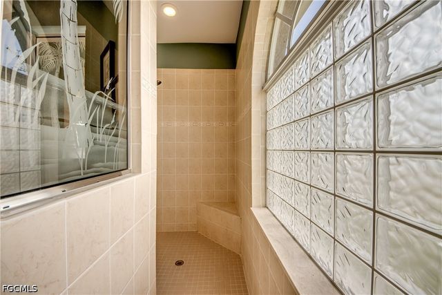 2120 SW 8th PL, Cape Coral, FL 33991