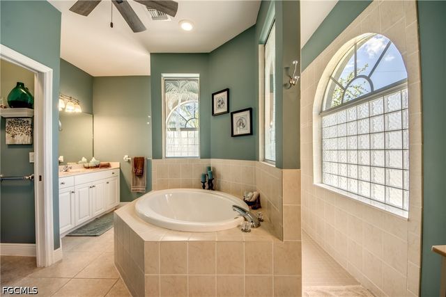 2120 SW 8th PL, Cape Coral, FL 33991