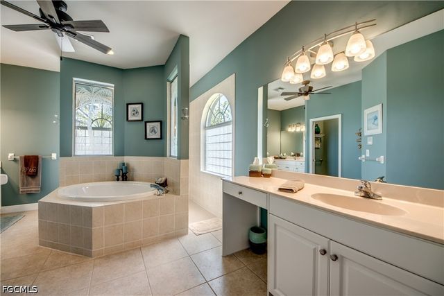 2120 SW 8th PL, Cape Coral, FL 33991