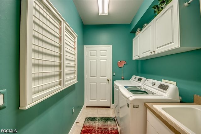 2120 SW 8th PL, Cape Coral, FL 33991