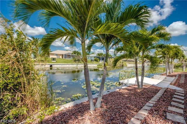 2120 SW 8th PL, Cape Coral, FL 33991