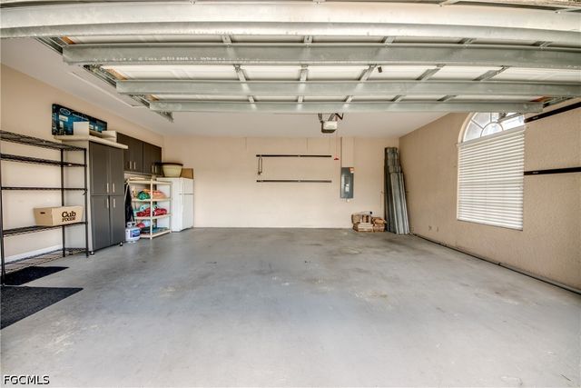 2120 SW 8th PL, Cape Coral, FL 33991